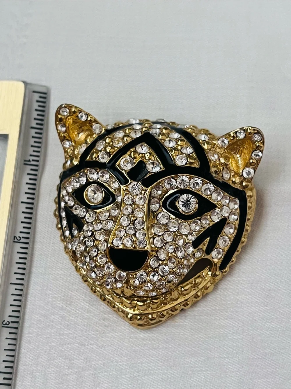 Gold Crystal Tiger Head Brooch – Elegant Women’s Jewelry
